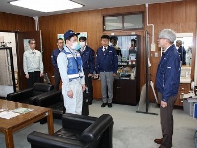 所長室での能登半島地震対応の出陣式（第4陣）の様子